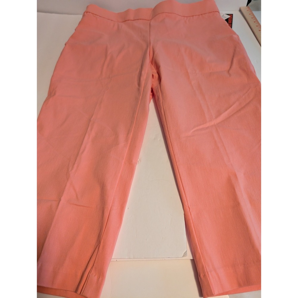 Briggs Women's Size 14 Casual Peach Capri's